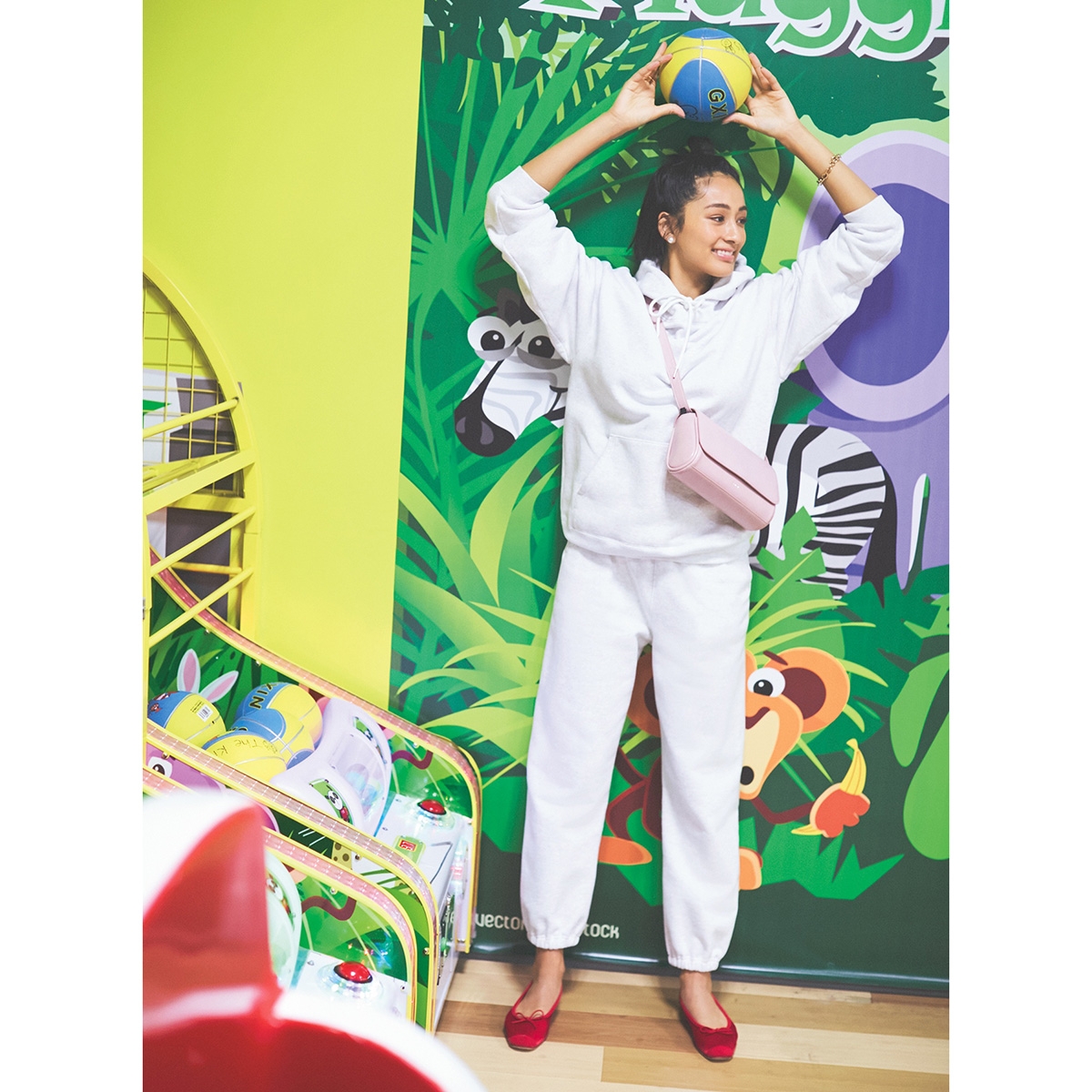 運動会スウェット】はセットアップで簡単オシャレ！赤の足元で可愛げを