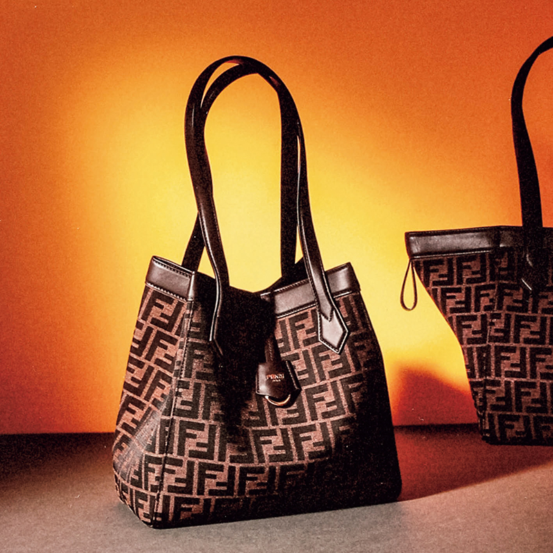 人気再燃！【フェンディ】の“ズッカ柄”にコンサバママが夢中！今注目の