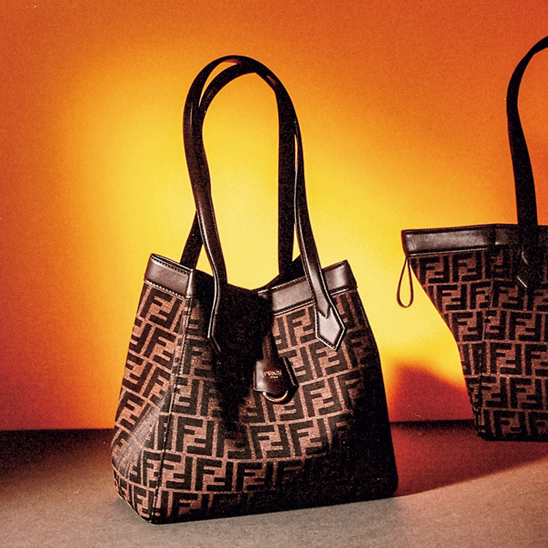 人気再燃！【フェンディ】の“ズッカ柄”にコンサバママが夢中！今注目の