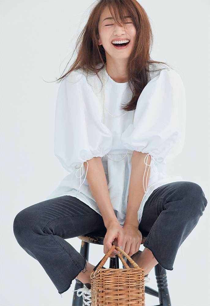 セシリーバンセンのブラウス】ふんわり袖が体形カバーに効く着こなし3