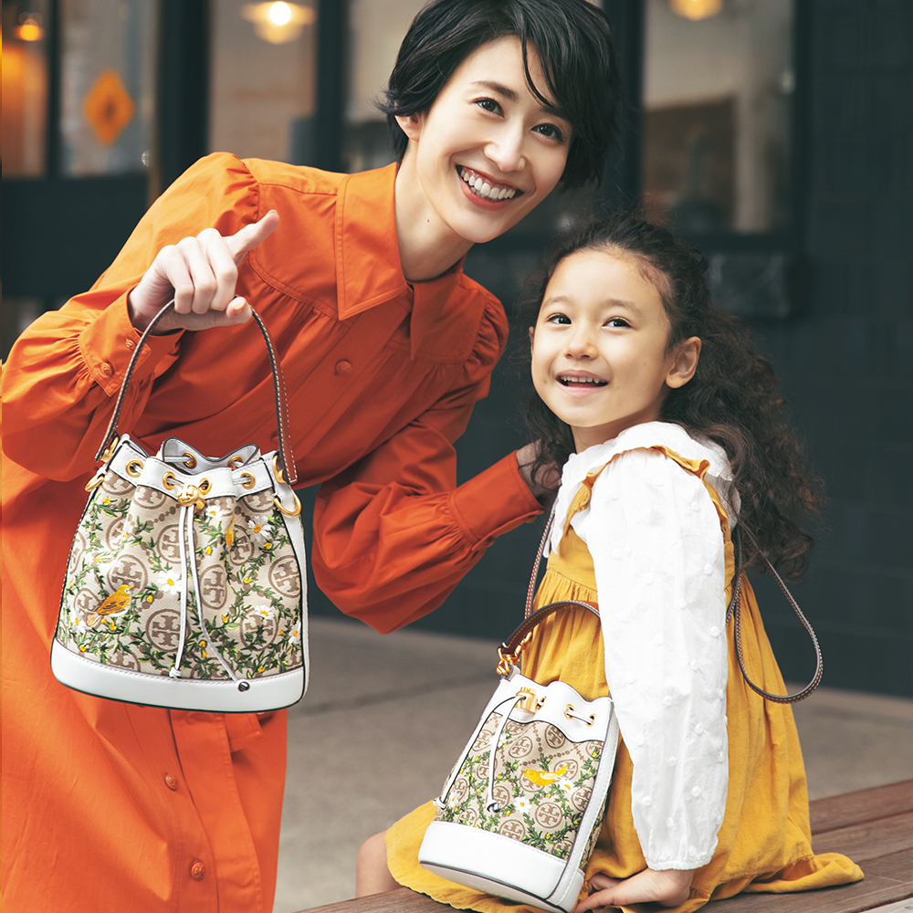親子で持ちたい！「トリー バーチ」のモノグラムバッグ | VERY