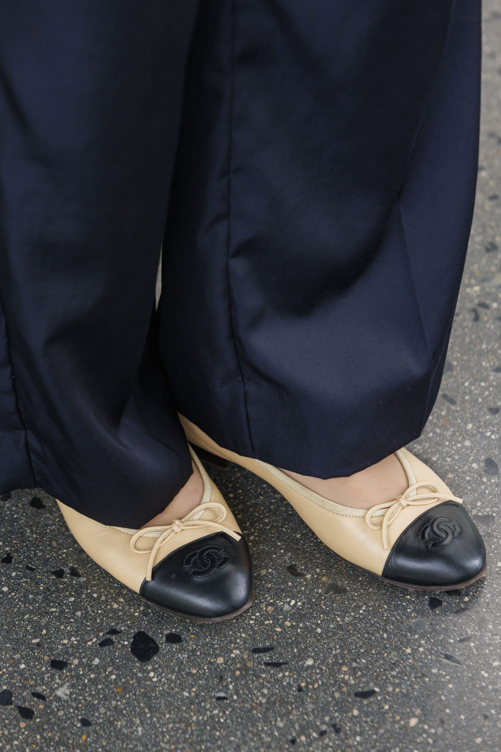 シャネル、ジルサンダー…人気「ブランドフラットシューズ」SNAP！ | VERY