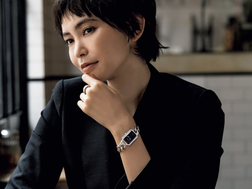 ブレスレットウォッチは『シャネル』が本命！“ジュエリー不要”で艶めく