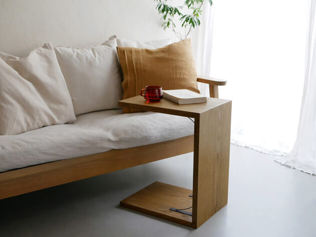 今どきは「テーブルじゃない」使い方も！【a.depeche】スツール