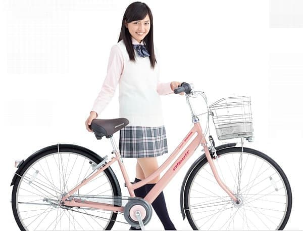 イメージキャラクターは川口春奈さん ― ブリヂストンサイクルの通学用