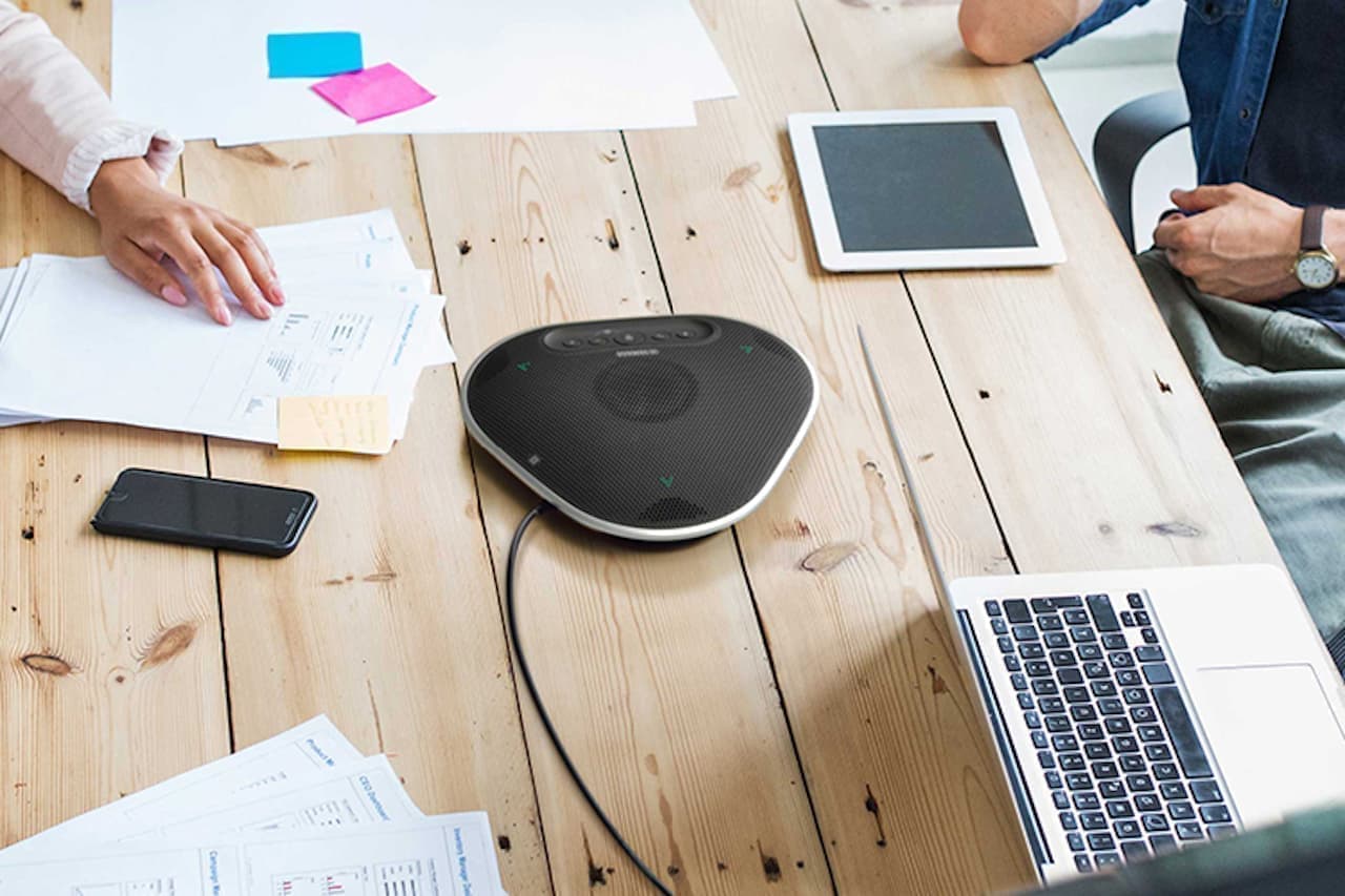 オープンスペースで遠隔会議ができる無線スピーカーフォン「YVC-330