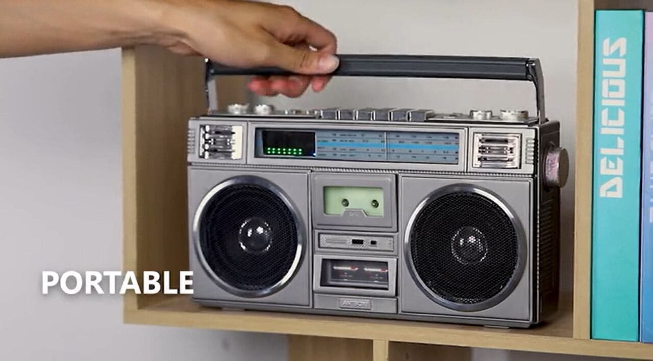 昭和のラジカセデザインのミニスピーカー＆ラジオ「ESQ」 物理スイッチ