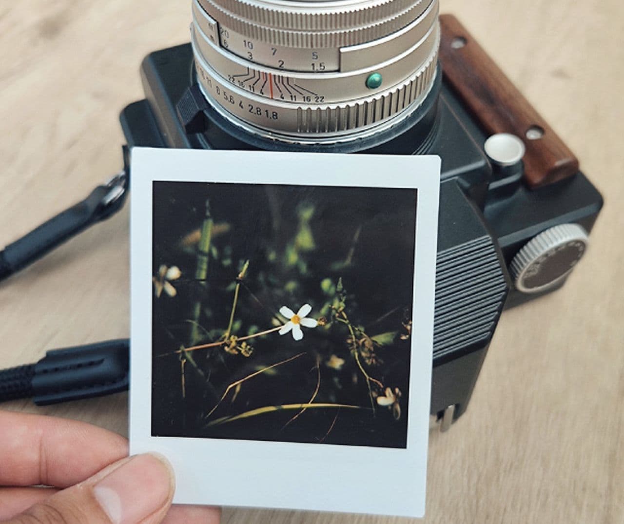 レンズ交換できる ボケ感も楽しめる 一眼インスタントカメラ「NONS