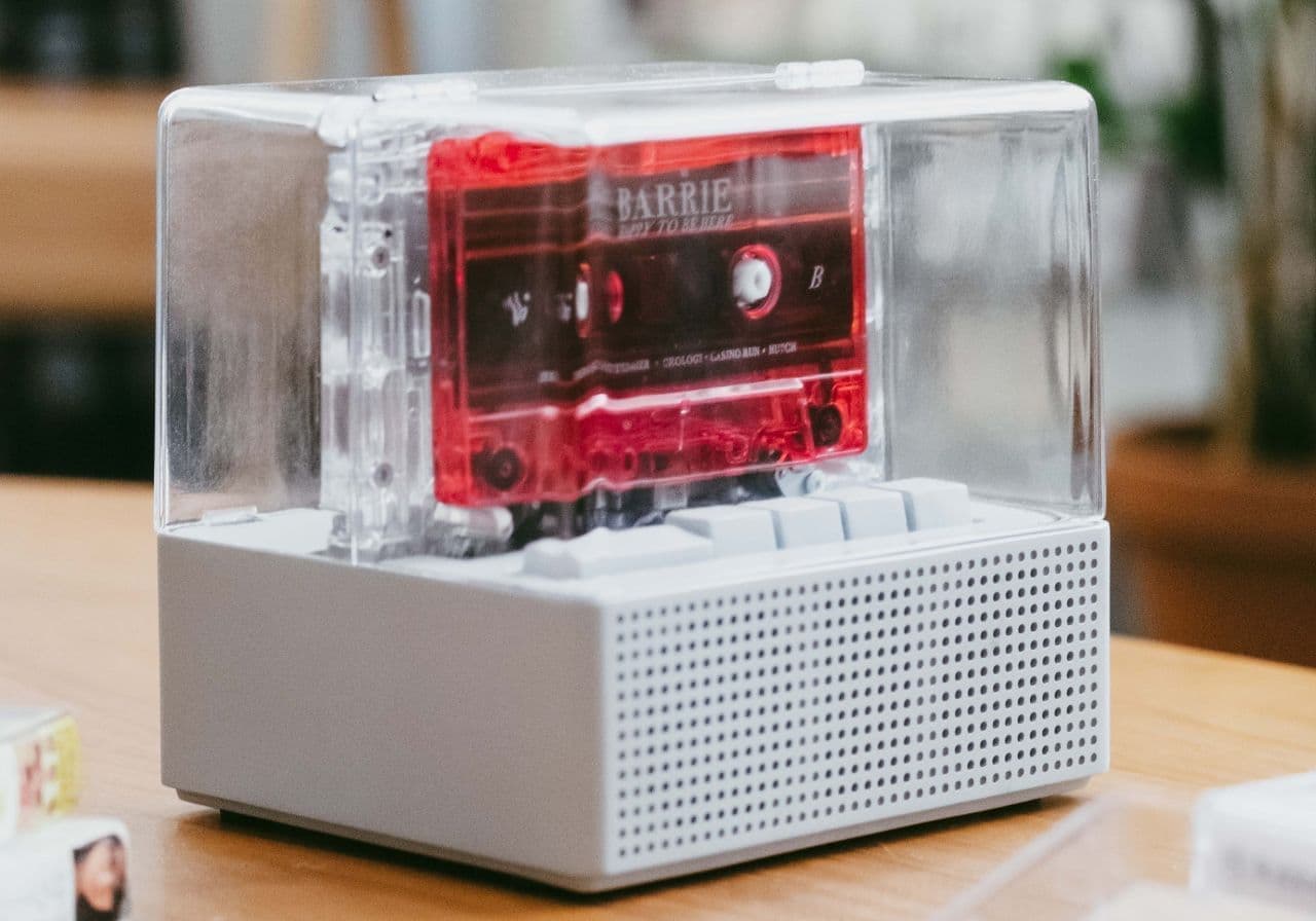 カセットテーププレーヤー「IT'S Real」 音楽を聴きながらテープや