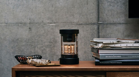 バルミューダ、初のワイヤレススピーカーを発売 真空管のようなLED