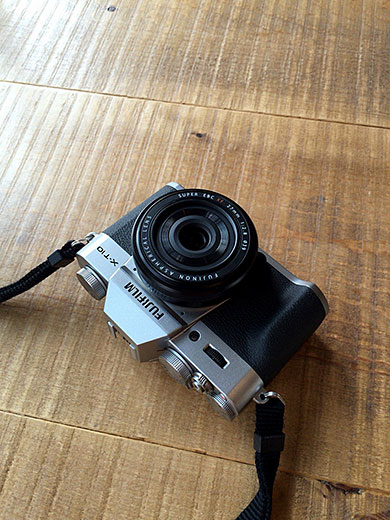 コンパクトなボディの操作性のよさはX-T1以上 「FUJIFILM X-T10」で