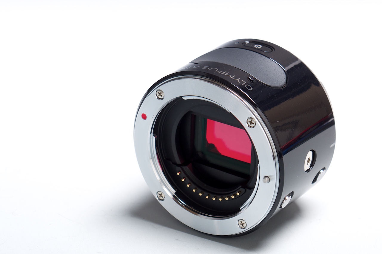 マイクロフォーサーズを小さくまとめた“マウントだけカメラ”「OLYMPUS