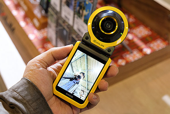 フリースタイルカメラ”がさらに進化 「Outdoor Recorder EX-FR100