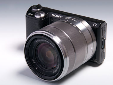 NEXの本質を鮮明にした新世代機 ソニー「NEX-5N」（1/4 ページ
