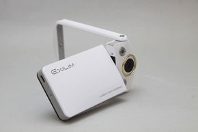 台数限定の自分撮りデジカメ「EX-TR15」 ファーストインプレッション