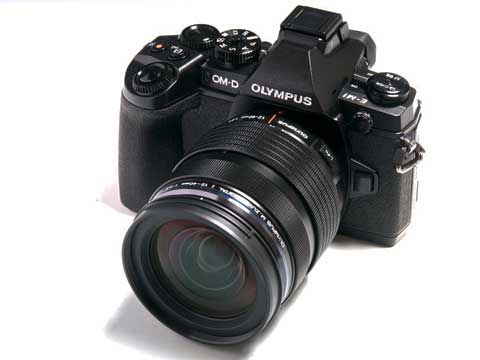 実用度の高いハイエンドミラーレス 「OLYMPUS OM-D E-M1」（1/4 ページ