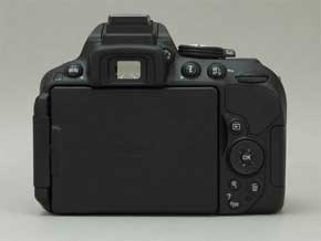 快適なWi-Fi、バリアングル液晶も備えた高機動一眼レフ ニコン「D5300