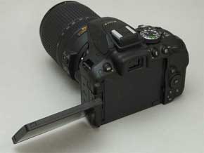 快適なWi-Fi、バリアングル液晶も備えた高機動一眼レフ ニコン「D5300