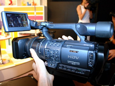 プロ並み1080iハイビジョン映像が撮れる――ソニーが家庭用HDビデオ