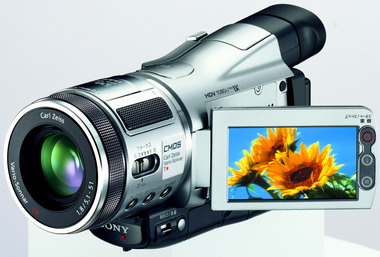 ハイビジョンを当たり前に――ソニー、18万円のHDビデオカメラ「HDR-HC1