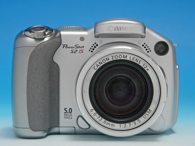しっかりボディ”にハイエンド機能満載――「PowerShot S2 IS」：レビュー