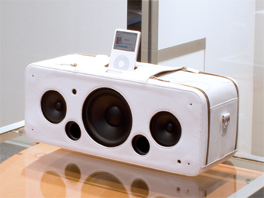 フォーカル、iPod Hi-Fi用の革製ディスプレイケース - ITmedia NEWS