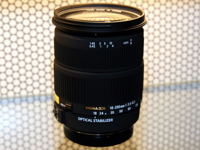 シグマ、18-200ミリのデジ一眼用手ブレ補正機能付きレンズなど