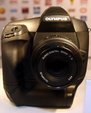 日本で売って！ とみんなで叫ぼう――オリンパス薄型デジ一眼「E-400