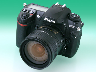 1020万画素で20万円を切るデジ一眼――ニコン「D200」：レビュー（1/5