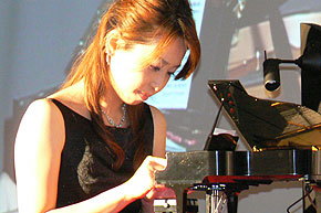 ホントに弾けるミニチュアピアノ「グランドピアニスト」：大人のための