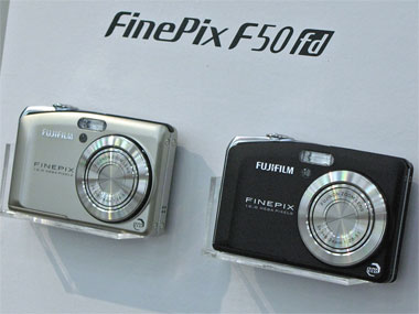 富士フイルムの“最強フルオート”――「FinePix F50fd」 - ITmedia NEWS