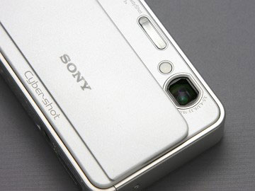 4万枚の画像を携帯するコンパクトな“T”――「サイバーショット DSC-T2
