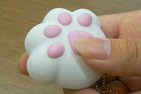 にゃウンド肉球」の“ぷにぷに”感を動画でチェック：声はあの人でした