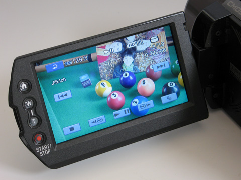 コンパクトボディに注目、高画質化＆大容量HDDハンディカム――ソニー