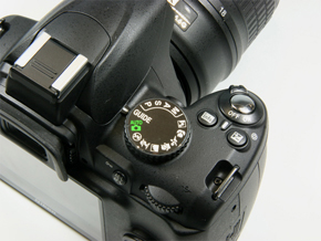 手ほどきしてくれる優しいデジ一眼――ニコン「D3000」：レビュー（1/3