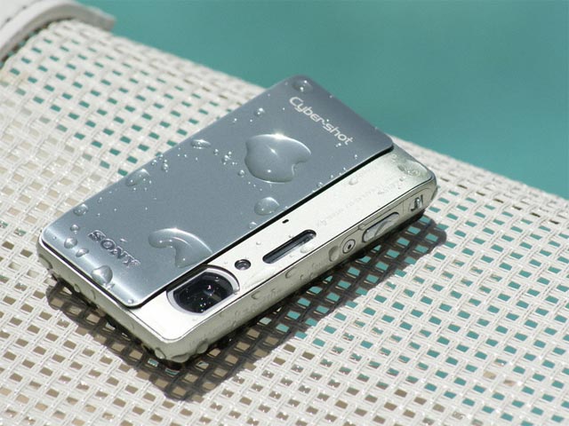 水中でも高画質、スリムなサイバーショット「T」にタフな「DSC-TX5