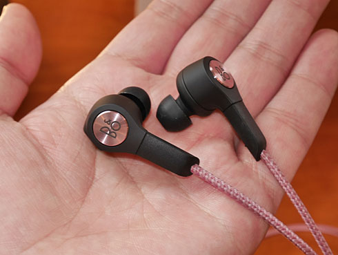 スニーカーっぽい？ B＆O PLAYから初のワイヤレスイヤフォン「BEOPLAY