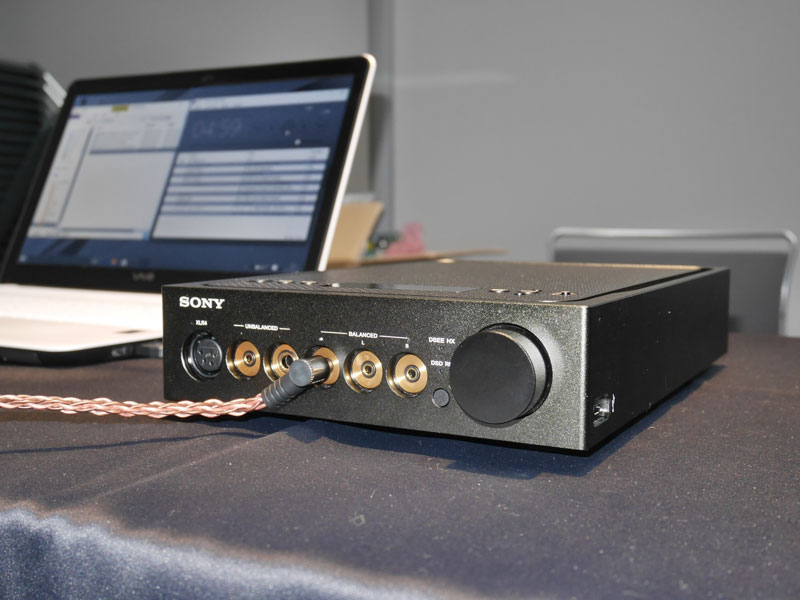 据え置き型にしか出せない音を――ソニーのヘッドフォンアンプ「TA-ZH1ES