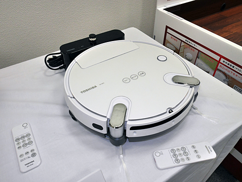 モップのゴミまで30日間おまかせ！――東芝のロボット掃除機「TORNEO