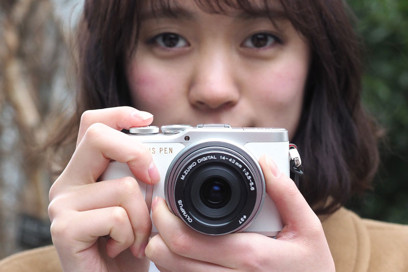 自分撮りも楽しい定番ミラーレス、オリンパス「PEN E-PL9」（1/3