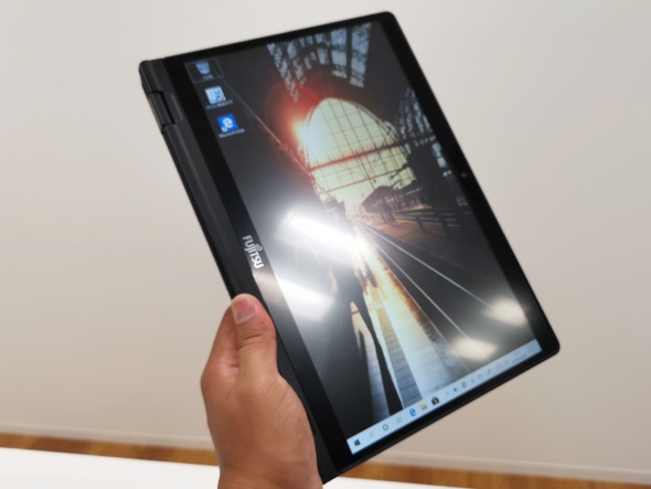 13.3型で世界最軽量のペン内蔵2in1「LIFEBOOK UH95」登場 868gで23万円