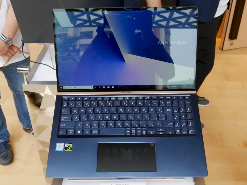 タッチパッドなディスプレイ”がリニューアル ASUSから新型「ZenBook 14