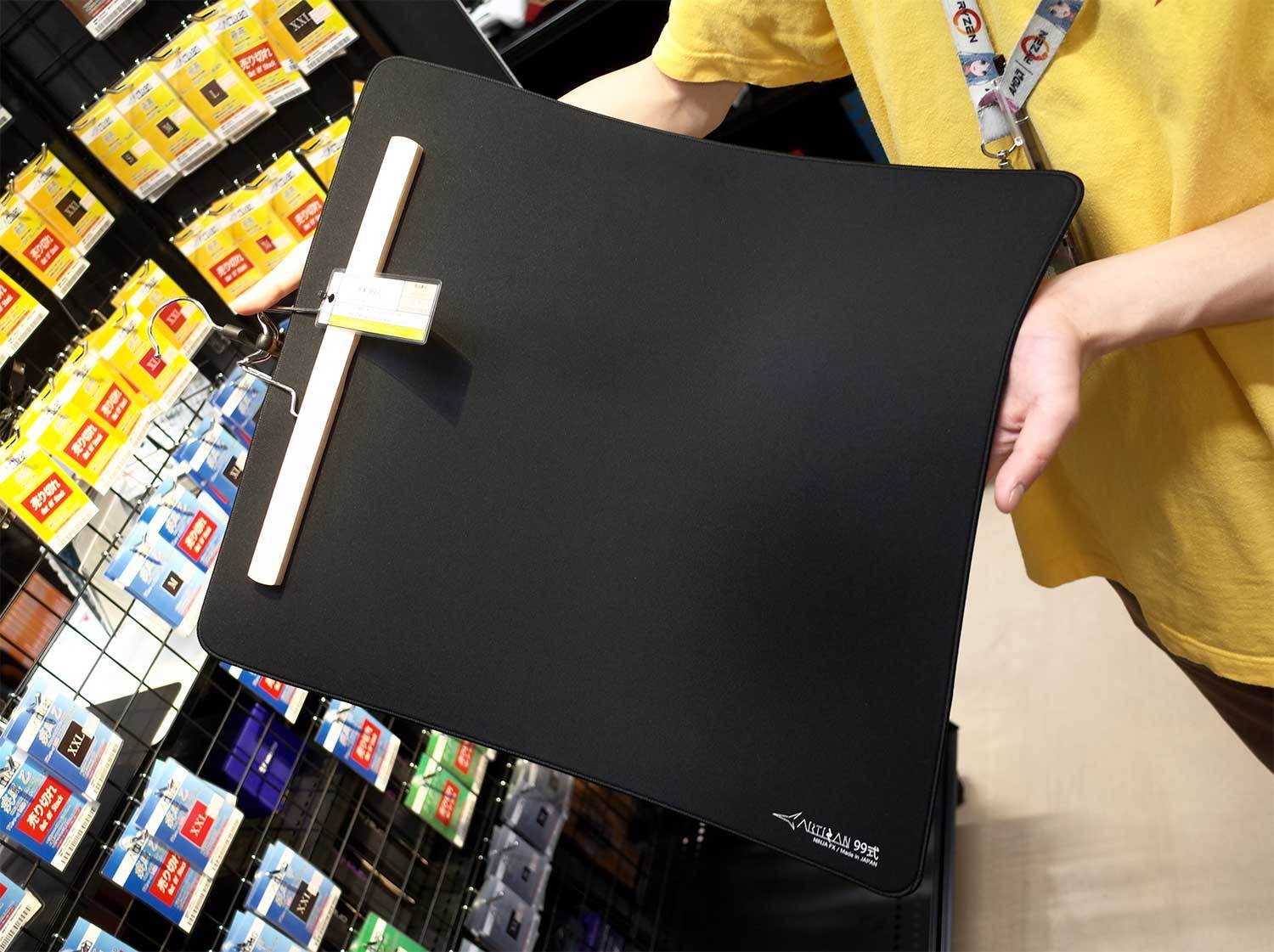 思ったところで止められる！ コントロール性能を高めたマウスパッド