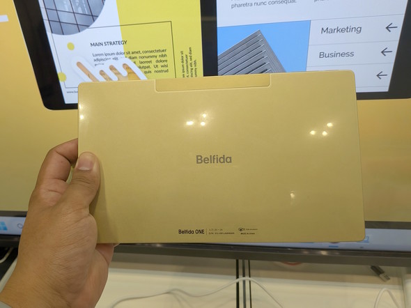 スマホをタブレット代わりに！ teamSの10型モバイルディスプレイ