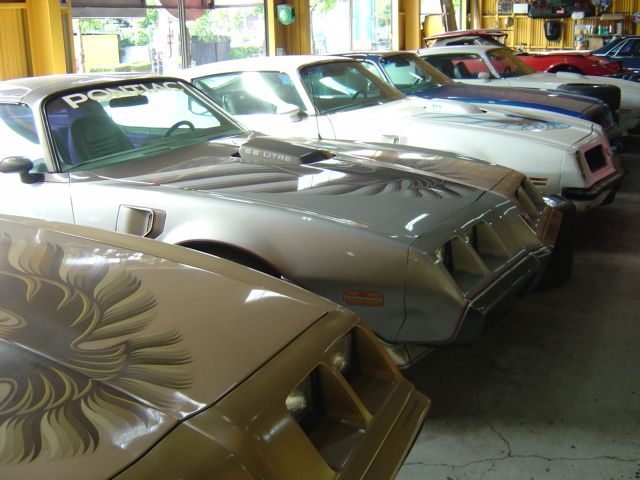 神奈川県 川崎市宮前区の中古車販売店 (有)キャロル アメ車専門店