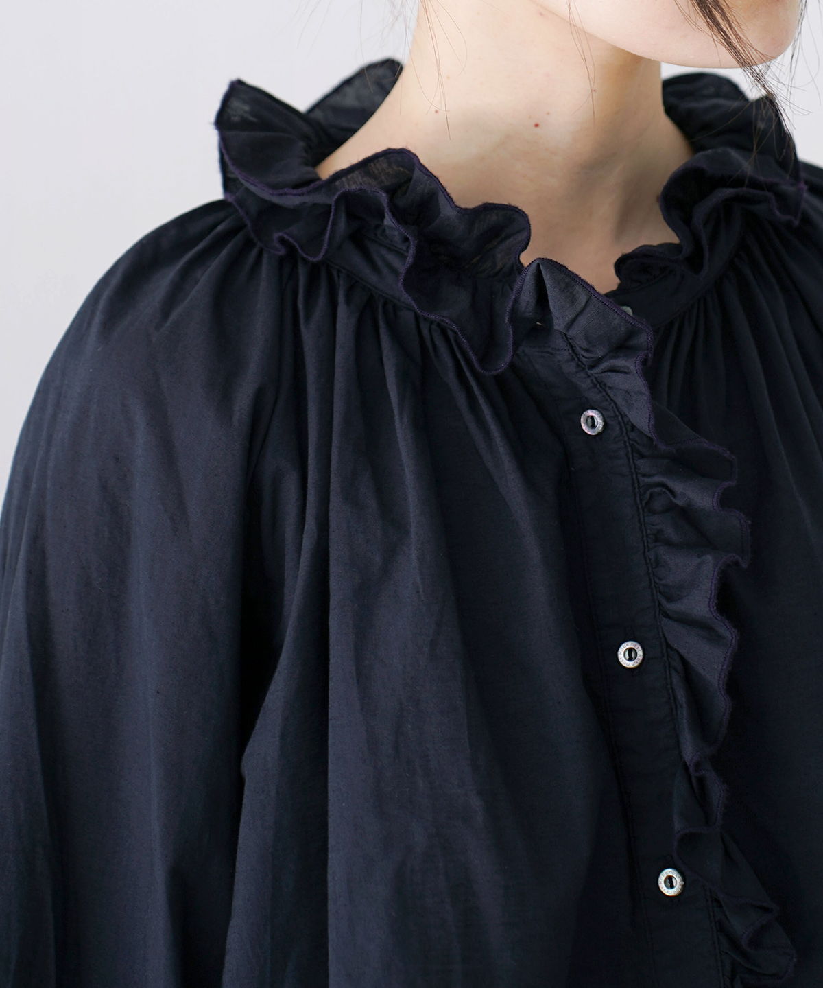 コットンリネンフリルギャザーボイルブラウス｜nest Robe / CONFECT