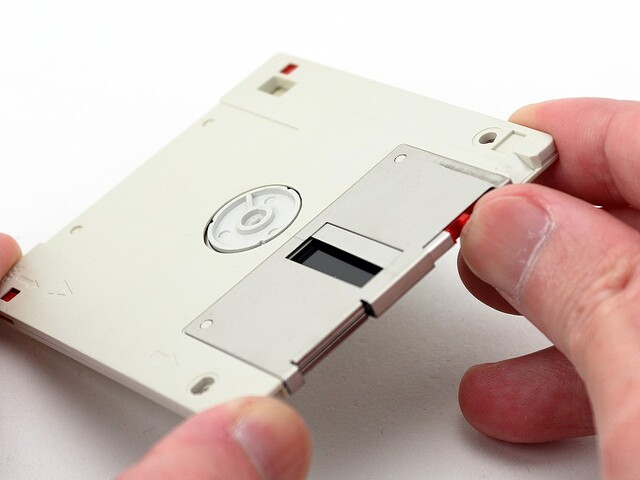 シャープのポケコンで採用された2.5インチFD「ポケットディスク