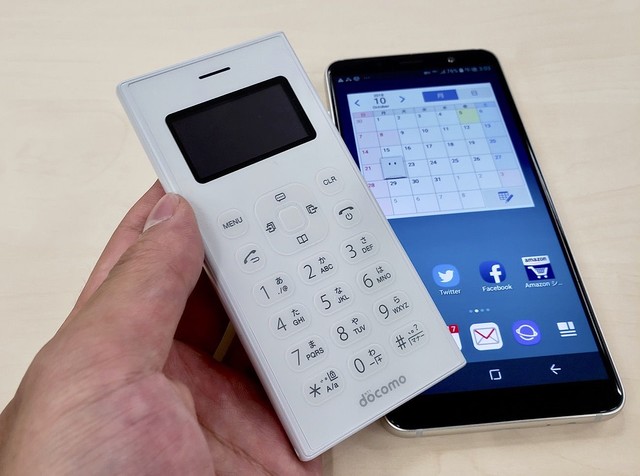 ドコモ、スマホの子機的端末「ワンナンバーフォン」発表 スマホと同一