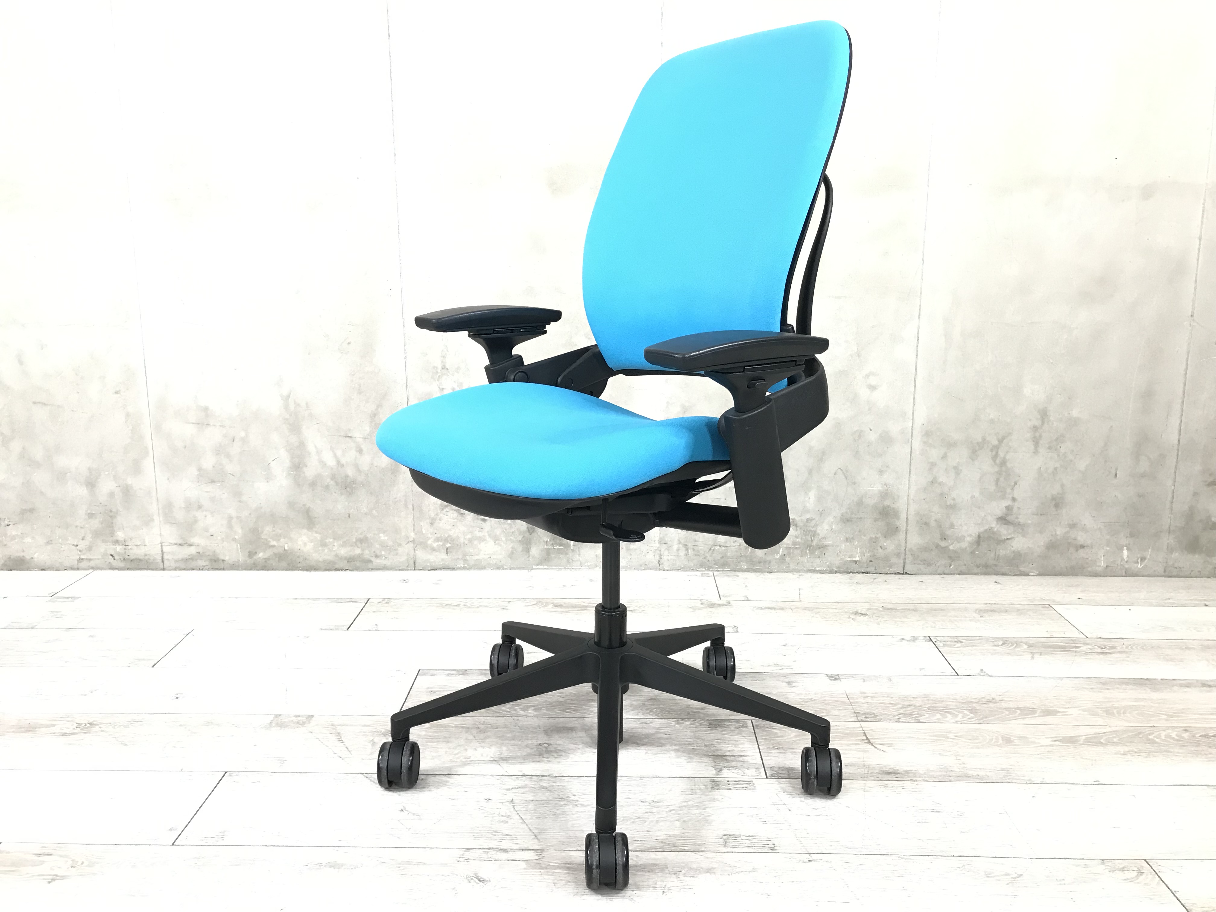 中古】リープV2 Steelcase/スチールケース 肘付ハイバックチェア