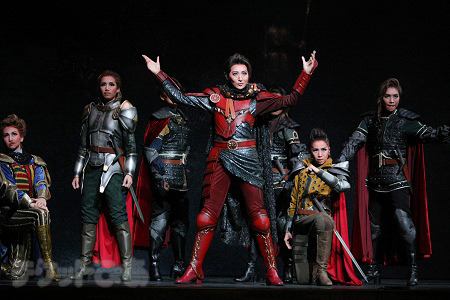 月組新トップ珠城りょう、カリスマ性を絶賛される | チケットぴあ[演劇